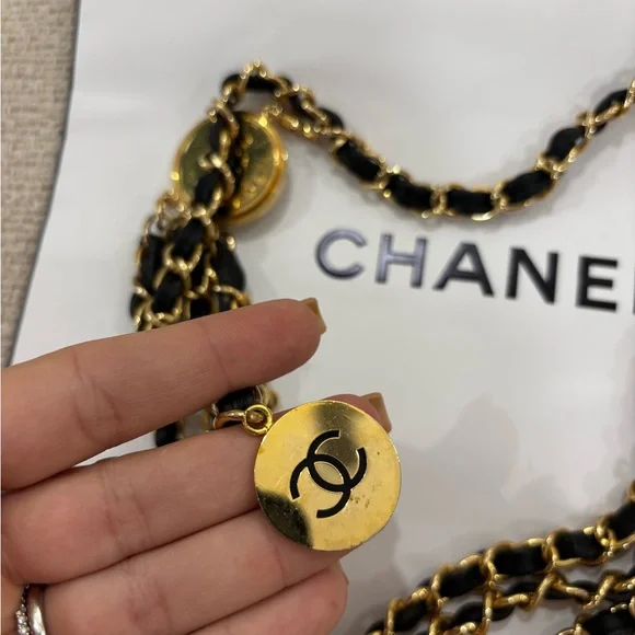 Authentic CHANEL Rue 31 Cambon vintage quilted leather medallion belt - Picture 6 of 11